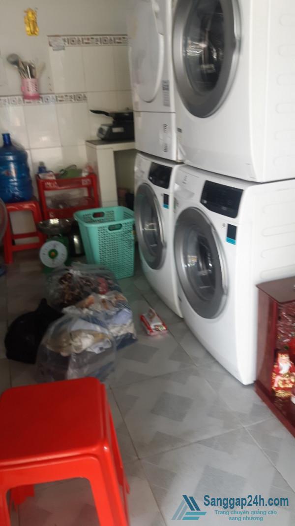Sang tiệm giặt ủi