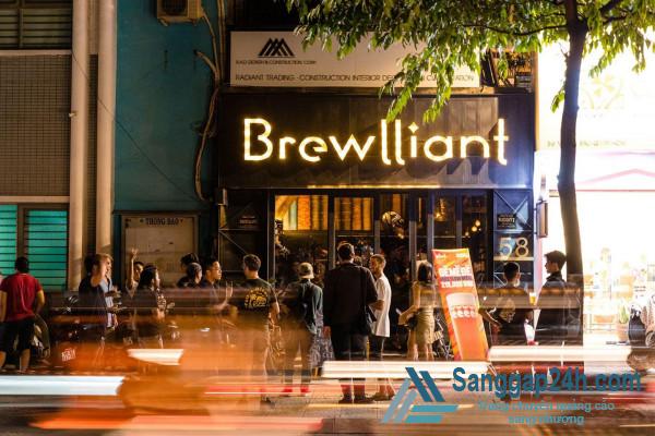 Sang nhanh quán beer bar, nhà hàng, có máy lạnh & không gian rooftop, thiết kế sang trọng & hiện đại, phong cách industrial.