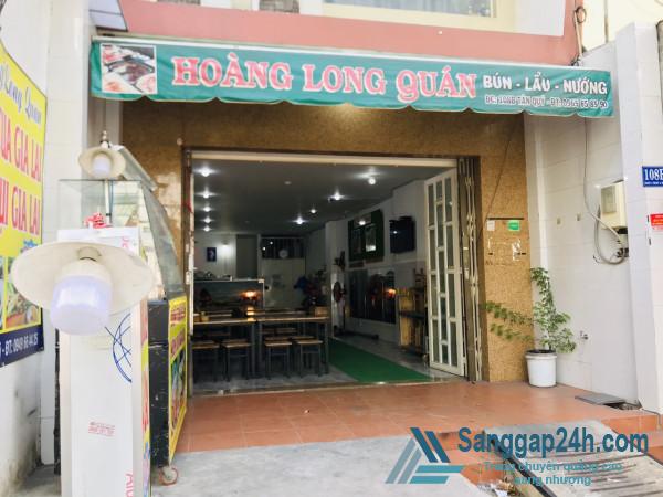 Sang nhanh quán ăn bún cua, lậu, nướng mặt tiền đường Tân Quý, quận Tân Phú.