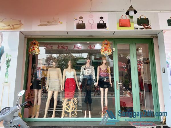 Cần sang shop thời trang vừa mới setup xong tại đường Nguyễn Sơn, phường Phú Thạnh, quận Tân Phú.