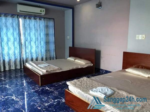 Sang nhanh khách sạn tại 852 Hưng Phú, phương 10, quận 8.