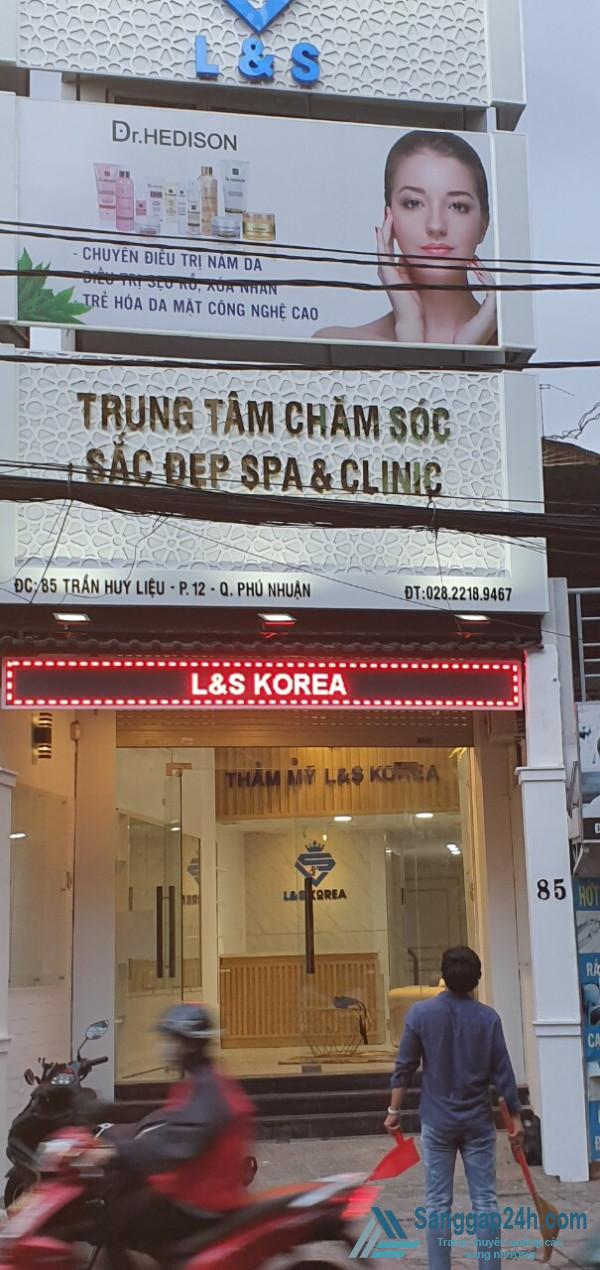 Cần sang spa vừa setup còn mới 100% tại 85 Trần Huy Liệu, phường 12, quận Phú Nhuận.