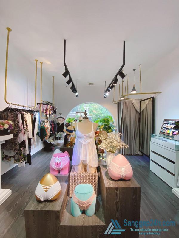 Sang shop giá rẻ, mặt bằng nằm ở lầu 1 đường Nguyễn Trãi, phường Bến Thành, quận 1.