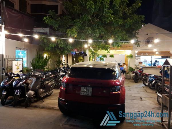 Cần sang nhà hàng mặt tiền đường Sao Mai, phường 7, quận Tân Bình. 