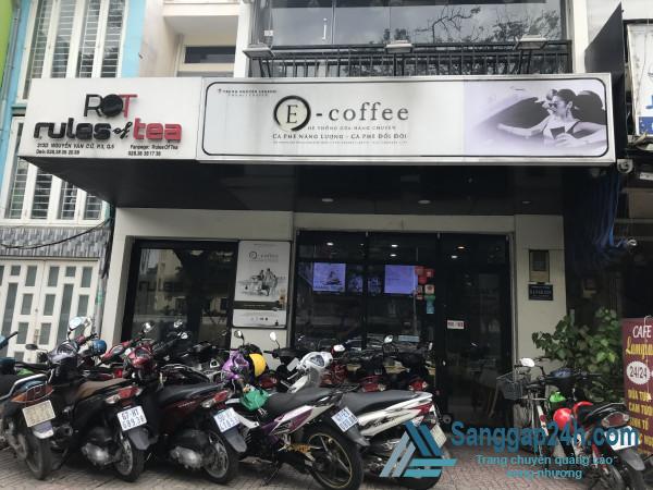 Sang nhanh quán cafe nằm khu dân cư đông đúc, trung tâm quận 5.