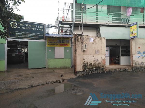 Sang tiệm giặt ủi