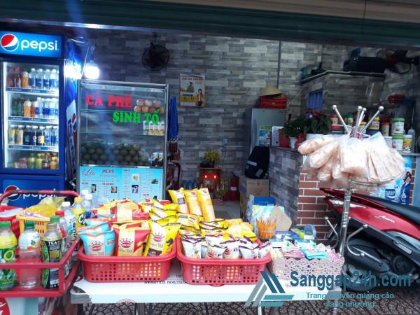 Cần sang quán cafe - sinh tố đang kinh doanh kế bên trường đại học Nguyễn Tất Thành. 