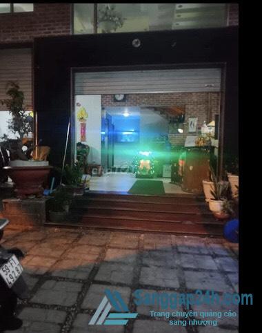 Sang khách sạn và phòng massage nằm khu dân cư đông đúc, mặt tiền đường Tô Ký, phường Đông Hưng Thuận, quận 12.