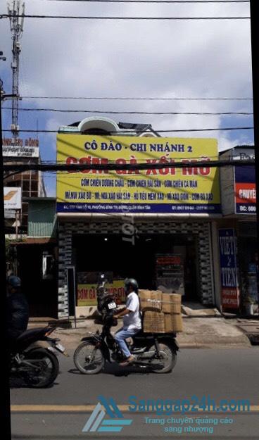 Cần sang nhượng quán cơm gà xối mỡ đang hoạt động kinh doanh đông khách tại quận Bình Tân.