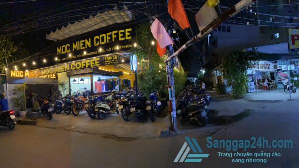 Sang quán cafe  trục đường lớn, đông người qua lại, gần trường THPT và nhiều trường đại học, cao đẳng.