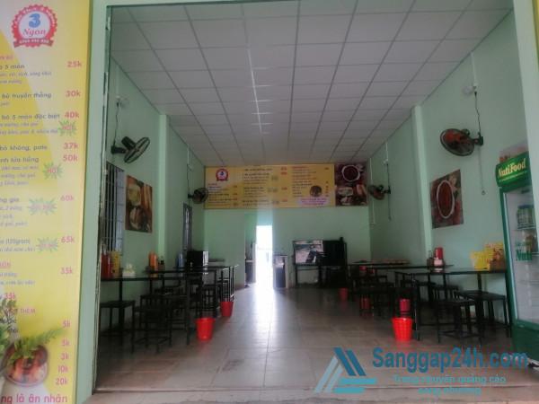 Sang nhượng quán bò né 3 ngon và bánh mì que Đà Nẵng mới mở được gần 2 tháng. 