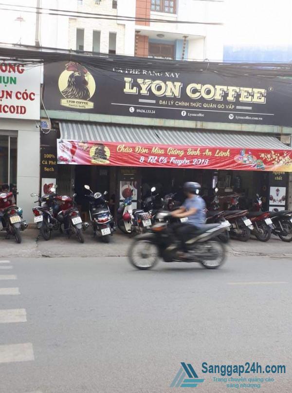 Sang nhượng quán cafe nằm mặt tiền đường Lê Đức Thọ, trung tâm quận Gò Vấp.