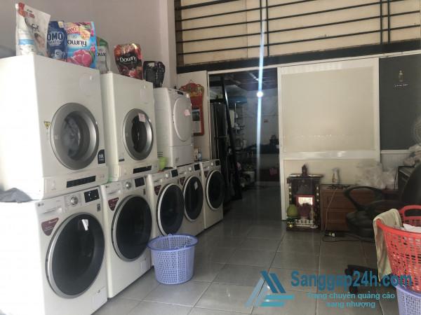 Sang tiệm giặt ủi