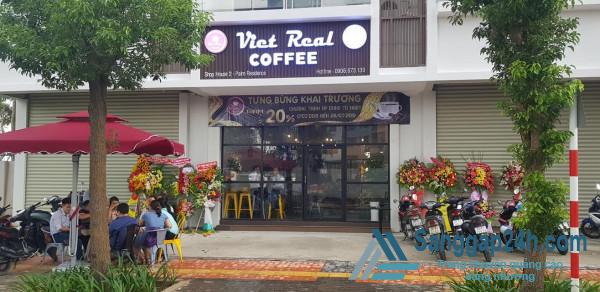 Sang nhượng quán cafe nằm ngay chân chung cư Palm Residence, đường Song Hành, phường An Phú, quận 2.