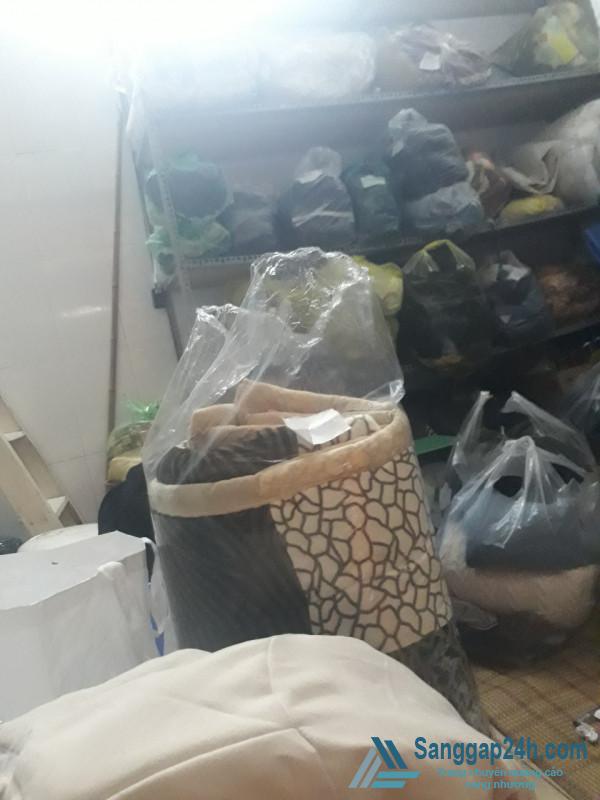 Sang tiệm giặt ủi