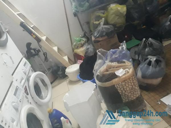 Sang tiệm giặt ủi