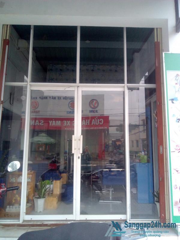 Sang nhanh tiệm tóc mặt tiền đường tỉnh lộ 15, xã Tân Thạnh Đông, huyện Củ Chi.