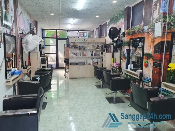 Sang nhanh salon tóc giá rẻ, nằm mặt tiền đường Xô Viết Nghệ Tĩnh.