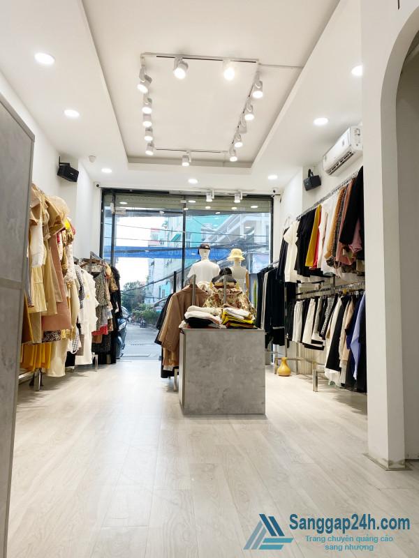 Sang shop thời trang nữ nằm khu dân cư đông đúc, trung tâm quận Bình Thạnh.