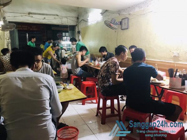 Sang nhượng quán cơm bình dân nằm mặt tiền đường Bùi Xương Trạch, phường Khương Đình, quận Thanh Xuân, Hà Nội.