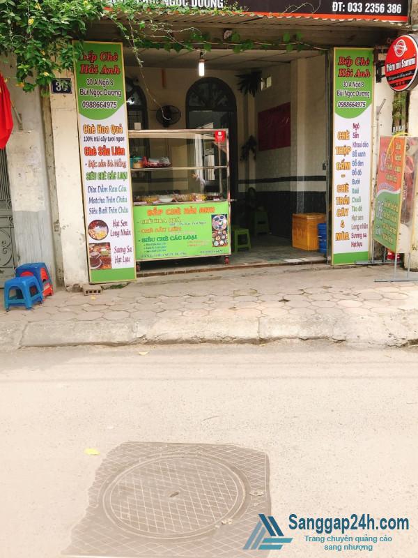 Sang nhượng quán chè ăn tại chỗ hoặc mang đi, nằm khu dân cư đông.