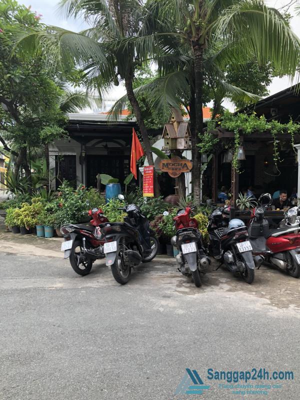Sang quán cafe sân vườn, máy lạnh, 2 mặt tiền, nằm đường lớn, khu dân cư đông, trung tâm quận 9 đối diện Vincom.