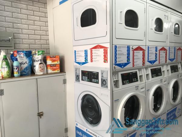 Sang tiệm giặt ủi