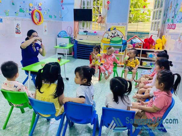 Sang trường mầm non