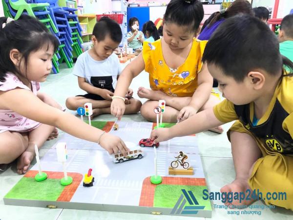 Sang trường mầm non