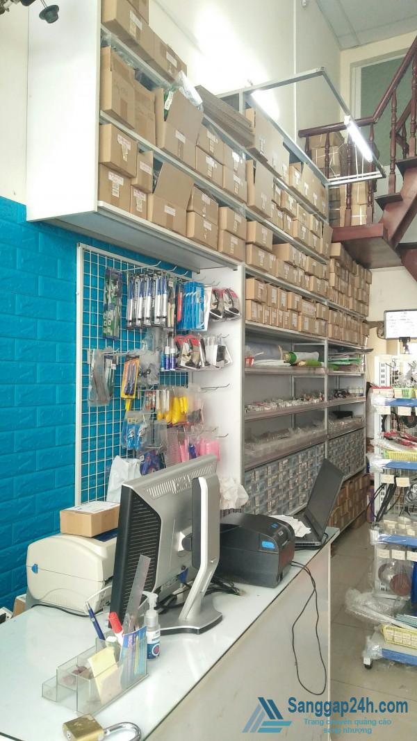 Sang shop cửa hàng linh kiện điện tử, giá sang 15 triệu còn thương lượng. 