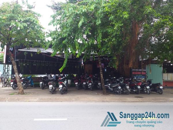 Sang nhanh quán cafe mặt tiền đường lớn, nằm khu dân cư đông.