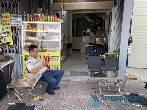 Sang quán cà phê mặt tiền đường Trường Sa, phường 14, quận Phú Nhuận, Thành phố Hồ Chí Minh.