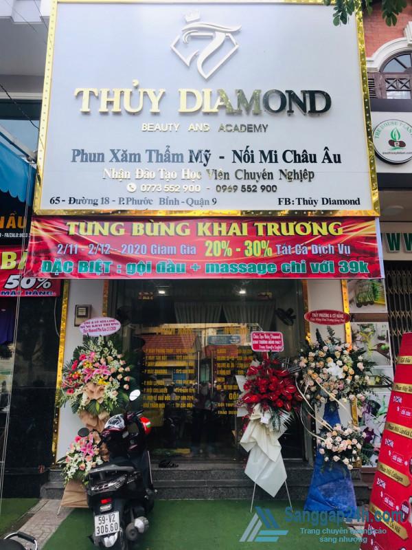 Sang nhanh tiệm nail nằm mặt tiền đường, khu dân cư đông đúc, trung tâm quận 9, Thành phố Thủ Đức.
