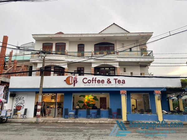 Sang nhượng quán cafe nằm mặt tiền đường Tân Mỹ, phường Tân Thuận Tây, Quận 7.