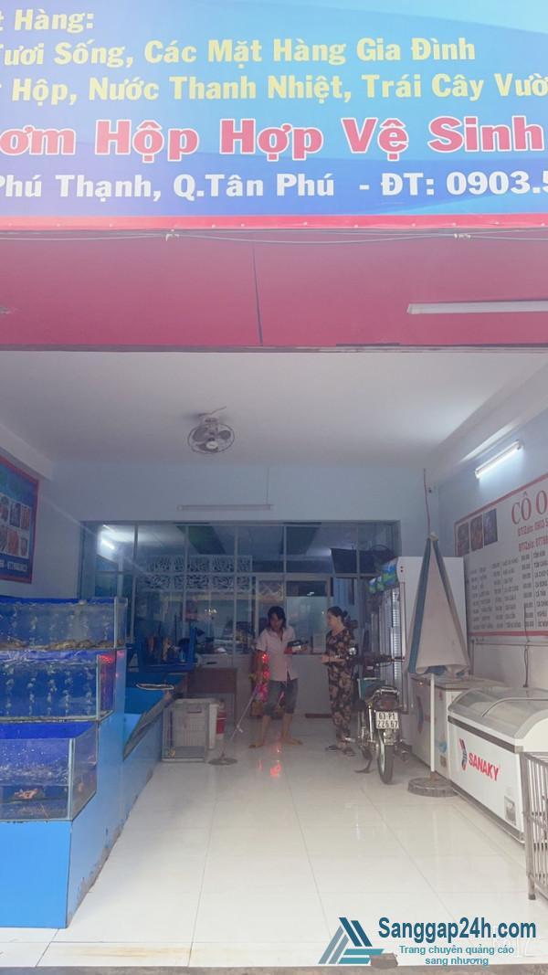 Sang nhượng cửa hàng hải sản nằm mặt tiền đường Bình Long, phường Phú Thạnh, quận Tân Phú.