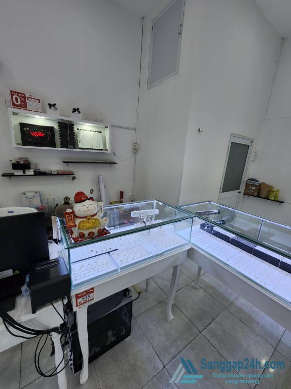 Sang nhượng cửa hàng