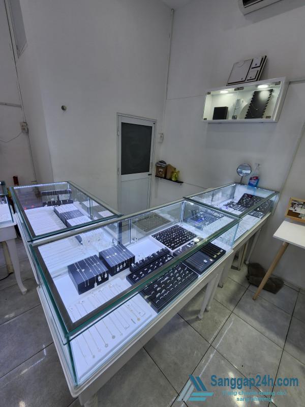 Sang nhượng cửa hàng