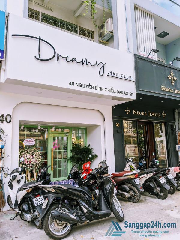 Sang nhượng tiệm nail mặt tiền đường lớn với hơn 400 KHTT cần sang nhượng.