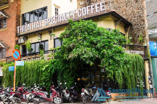 Sang nhượng quán cafe không gian máy lạnh, nằm mặt tiền đường Nguyễn Văn Thủ, phường Đa Kao, quận 1.