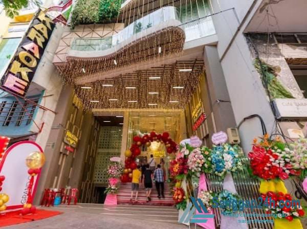 Sang Nhượng Quán Karaoke Mặt Tiền Đường Phạm Ngũ Lão, Quận 1.