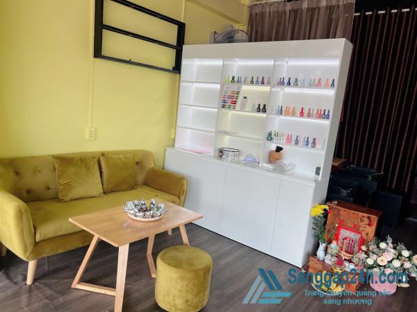 Sang tiệm tóc - nail