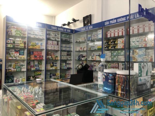 Sang nhà thuốc tây