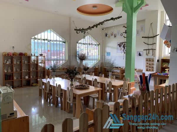 Sang trường mầm non