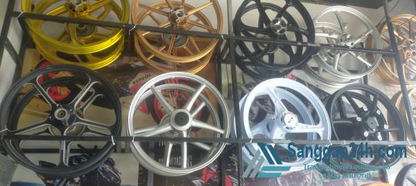 Sang tiệm rửa - sửa xe