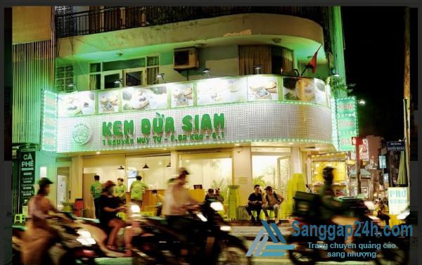 Sang Nhượng Quán Kem Ngay Góc Ngã Tư  Kế Chợ Đa Kao Chùa Ngọc Hoàng Tuyến Đường Chính Quận 1.