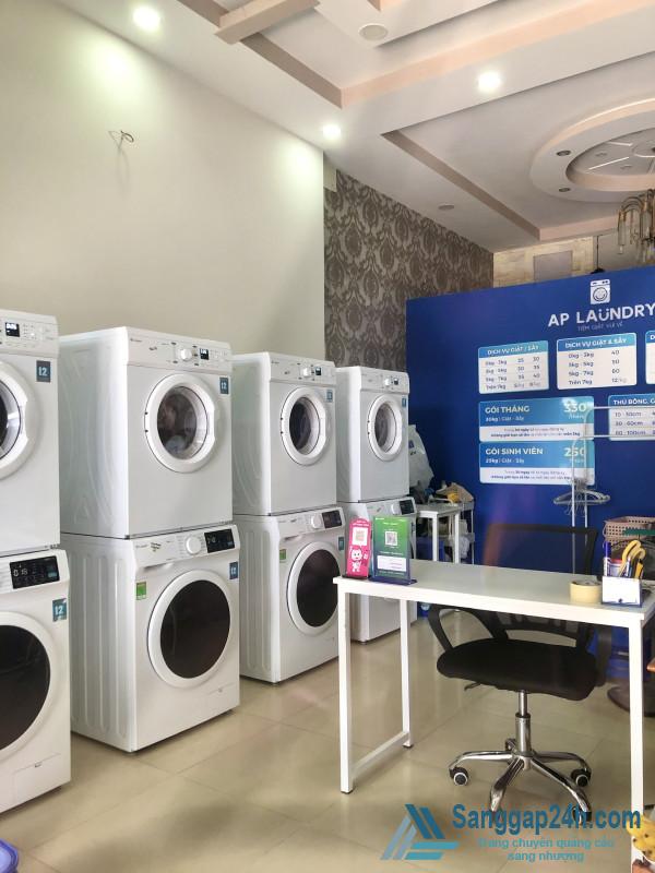Sang tiệm giặt ủi