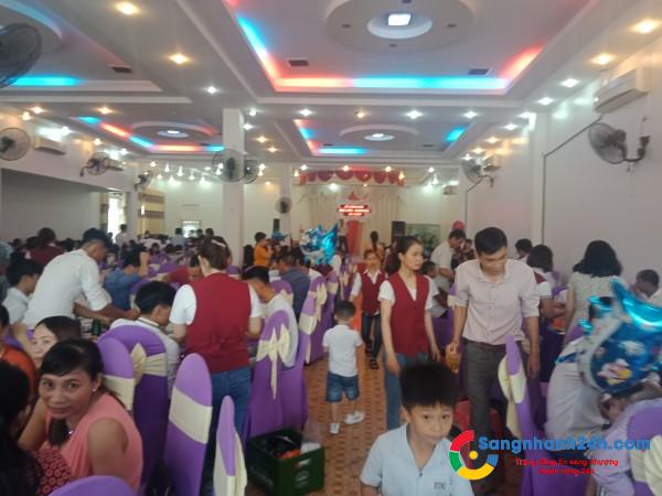 Nhà hàng diện tích lớn 10.000 mét vuông sân vui chơi giải trí thoải mái hợp đồng còn tới 20 năm