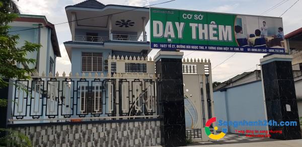 Sang mặt bằng cơ sở dạy thêm đang hoạt động.