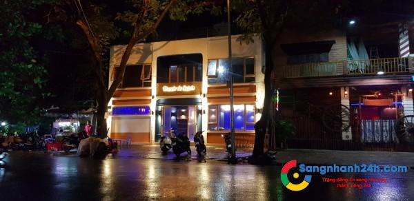 Cần sang quán bar ngay trung tâm thương mại quận 1.