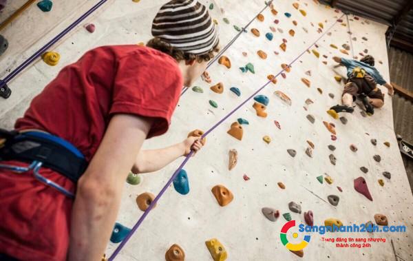 Sang nhanh phòng tập gym mới, rộng rãi, trang thiết bị đầy đủ, nằm trong khu dân cư đông đúc Quận 2.